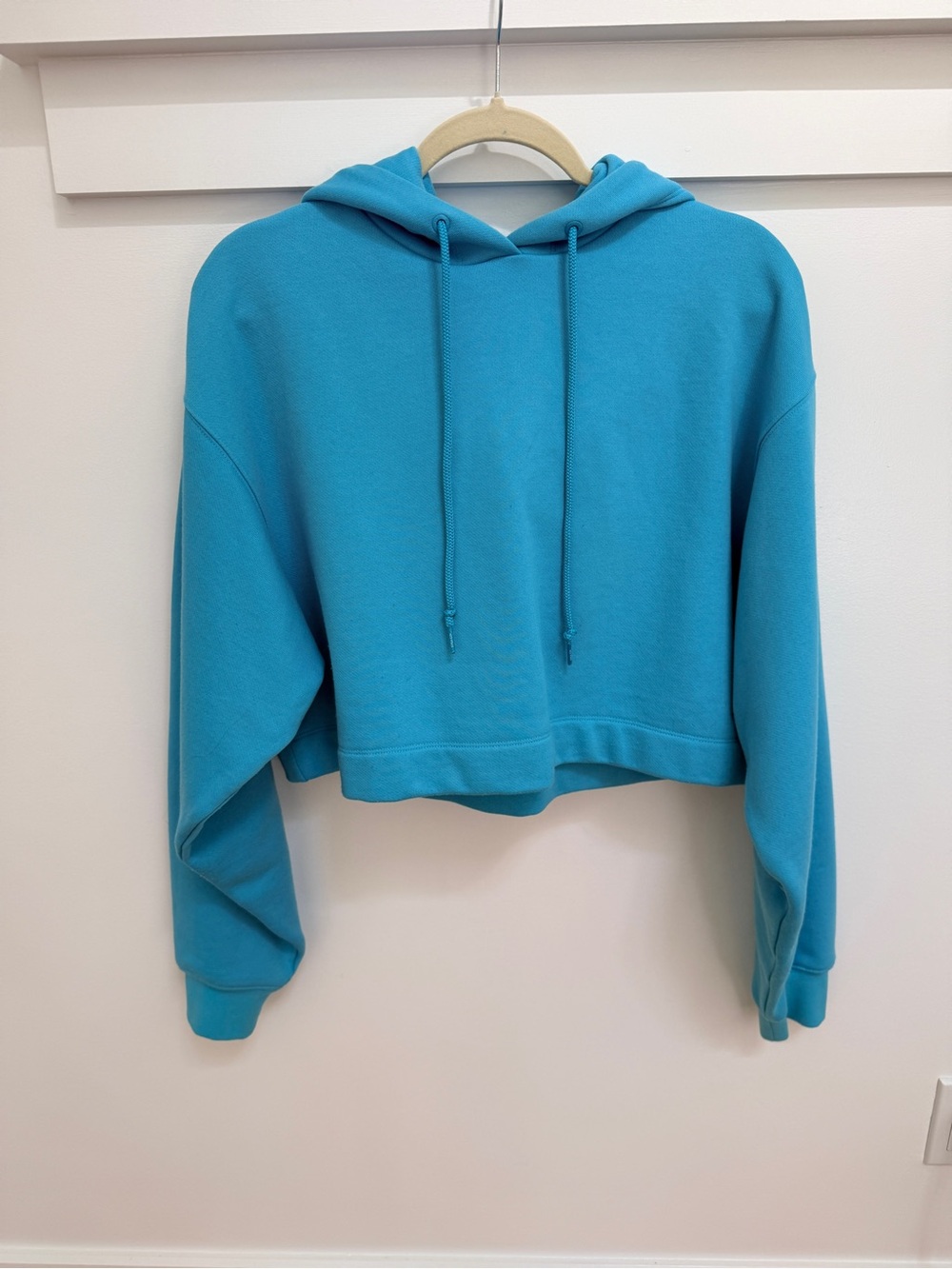 ALO Yoga Cropped Turquoise Blue Hoodie